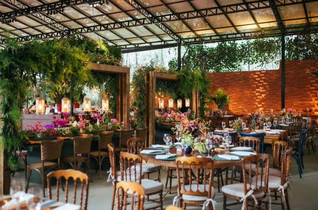 How to Choose Wedding Venue vs Home Wedding